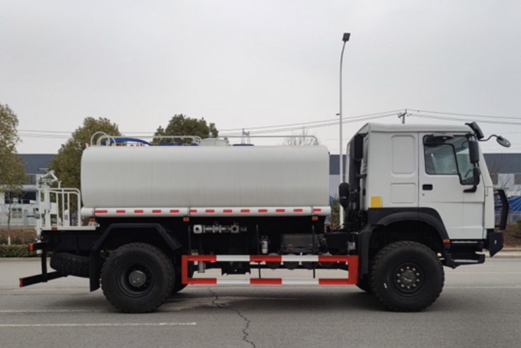 HOWO 4x4 AWD 300hp 12,000Liters Water Tank Truck