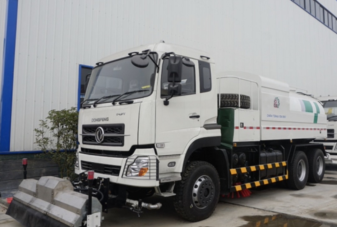 DongFeng KINGLAND 13,000Liters High Pressure WaterSprinkler Truck