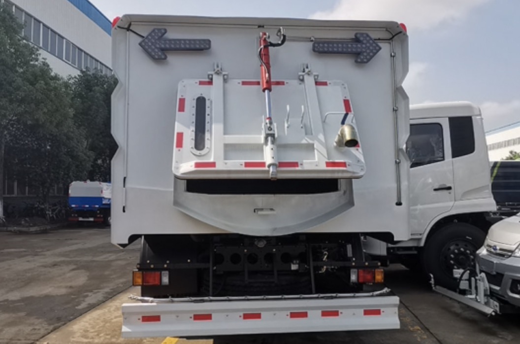 ISUZU FTR High-PressureWashing cleaning streetVacuum Road sweeper Truck