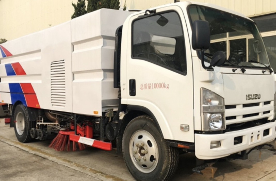 ISUZU 700P Runway streetRoad Highway Airport vacuumRoad sweeper Truck