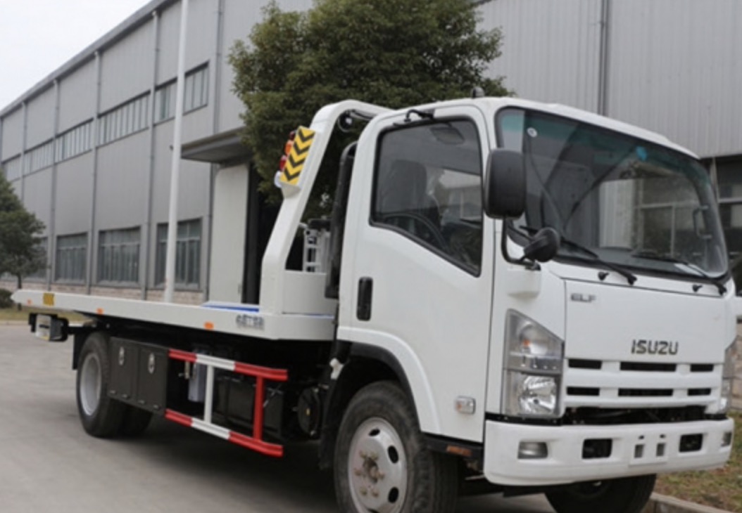 ISUZU 700P 4 Ton FlatbedWrecker Towing Rollback RoadWrecker Truck