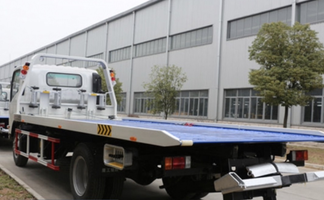 ISUZU 700P 4 Ton FlatbedWrecker Towing Rollback RoadWrecker Truck