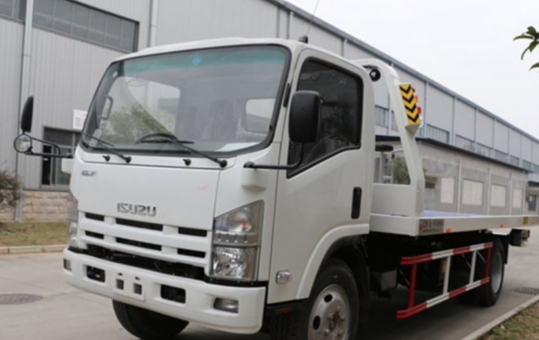 ISUZU 700P 4 Ton FlatbedWrecker Towing Rollback RoadWrecker Truck