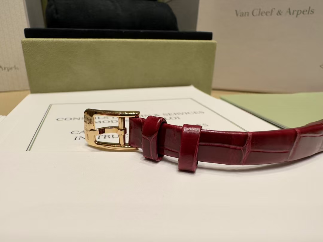 The latest Van Cleef &Arpels Perlee's new work | opens with a brilliant performance