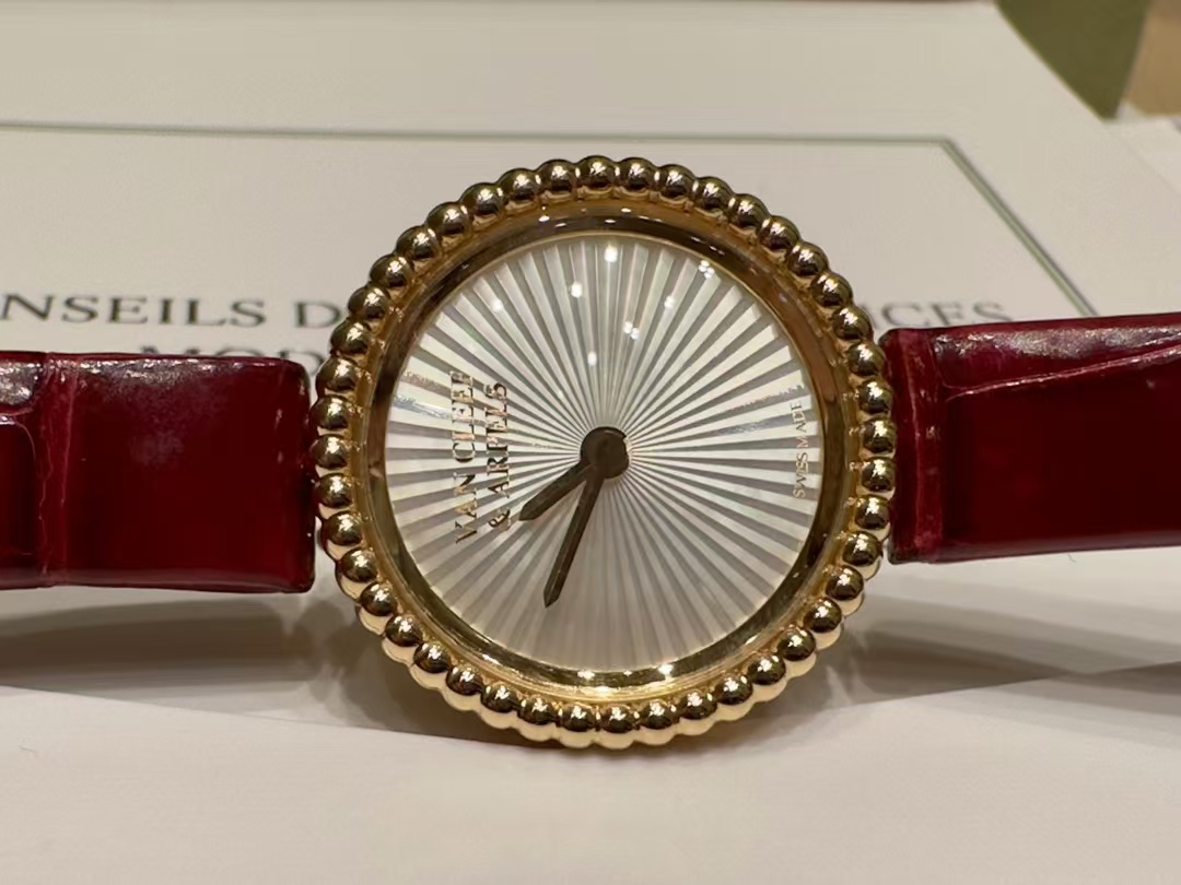 The latest Van Cleef &Arpels Perlee's new work | opens with a brilliant performance