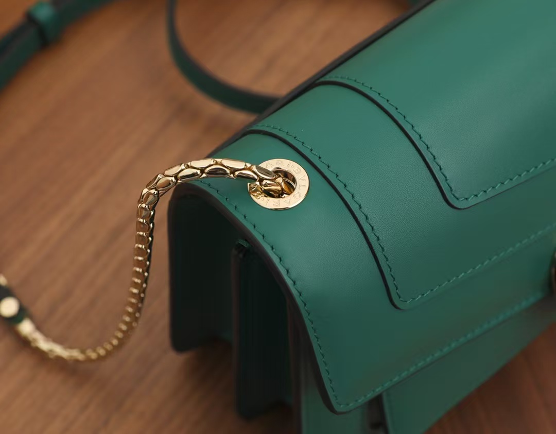 The "Serpenti Forever" collection crossbody bag