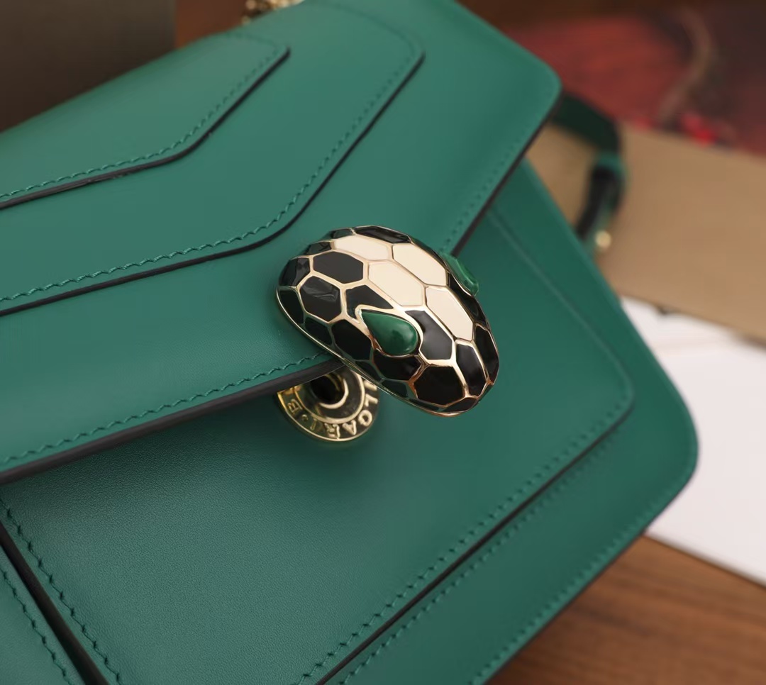 The "Serpenti Forever" collection crossbody bag