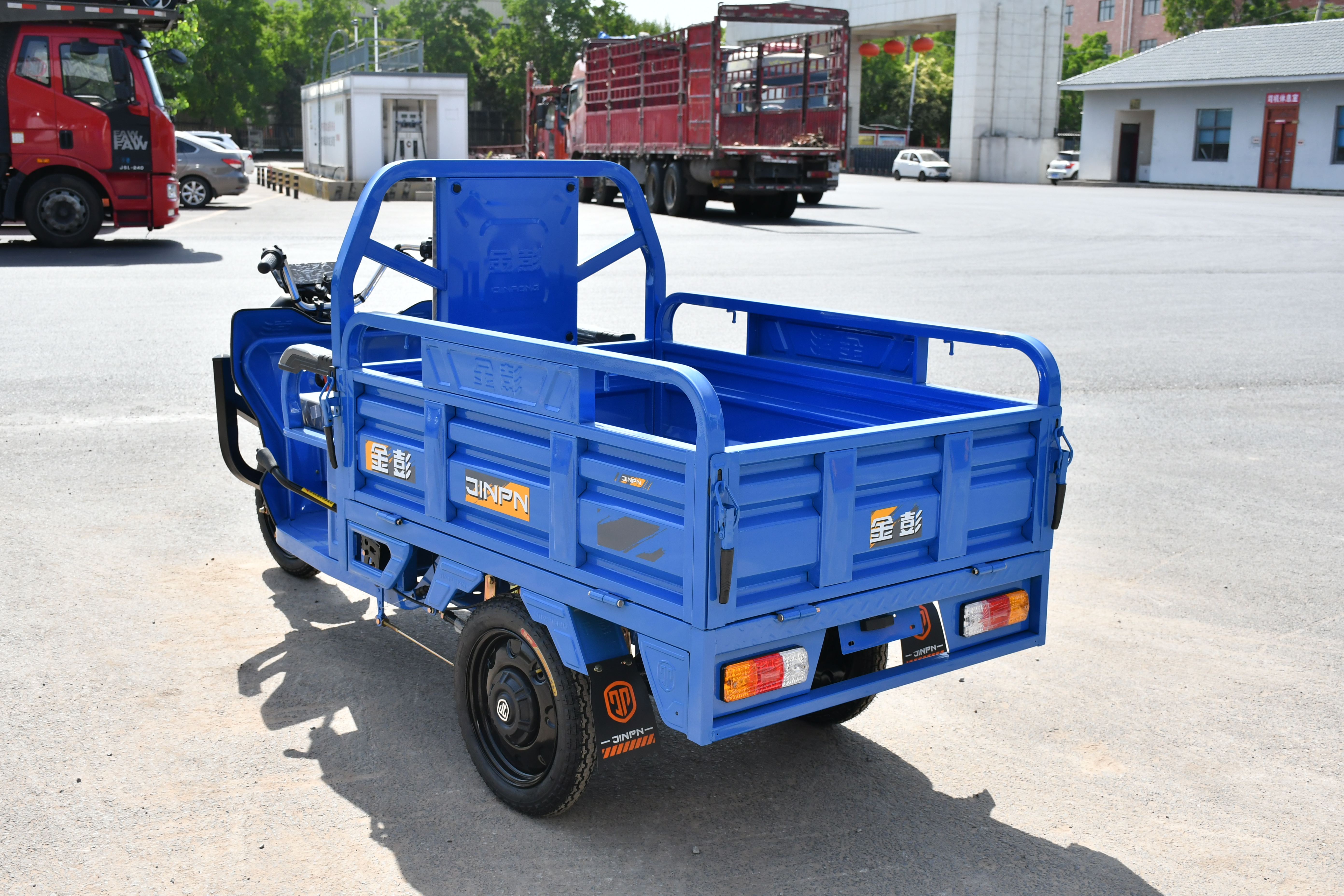 Electric Tricycles for Adult Transportation Pulling Goods, Multifunctional 3 Wheeled Elderly Household Vehicles, Tipping Bucket Electric Tricycle with Loading Car Hopper 